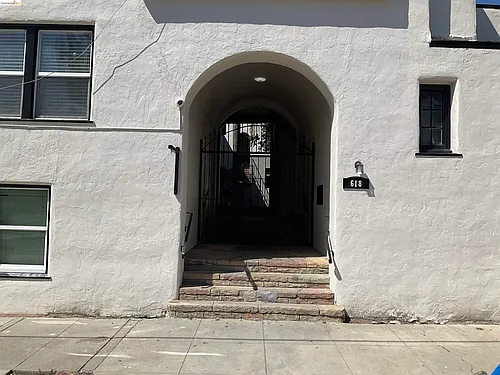 618 W 7th St Photo 1