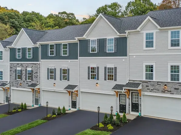 2004 Canterbury Dr, Imperial, PA 15126