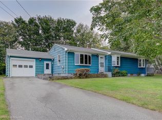 22 Pioneer Ln, Portsmouth, RI 02871