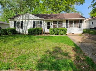 2416 Greenwood Ln, Sedalia, MO 65301