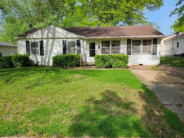 2416 Greenwood Ln, Sedalia, MO 65301