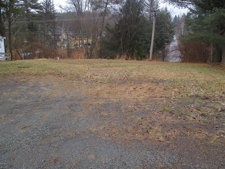 2nd image of 121 Beech St