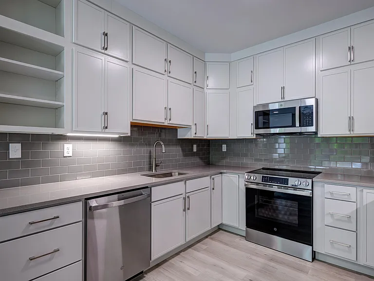 2059 Lafayette Rd #203 — Photo 9