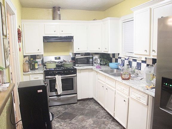 5th image of 1716 Everett St