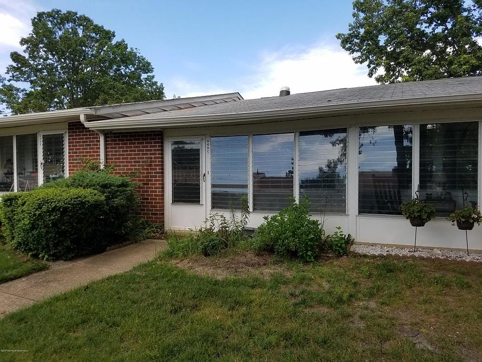 1st image of 949C Aberdeen Dr