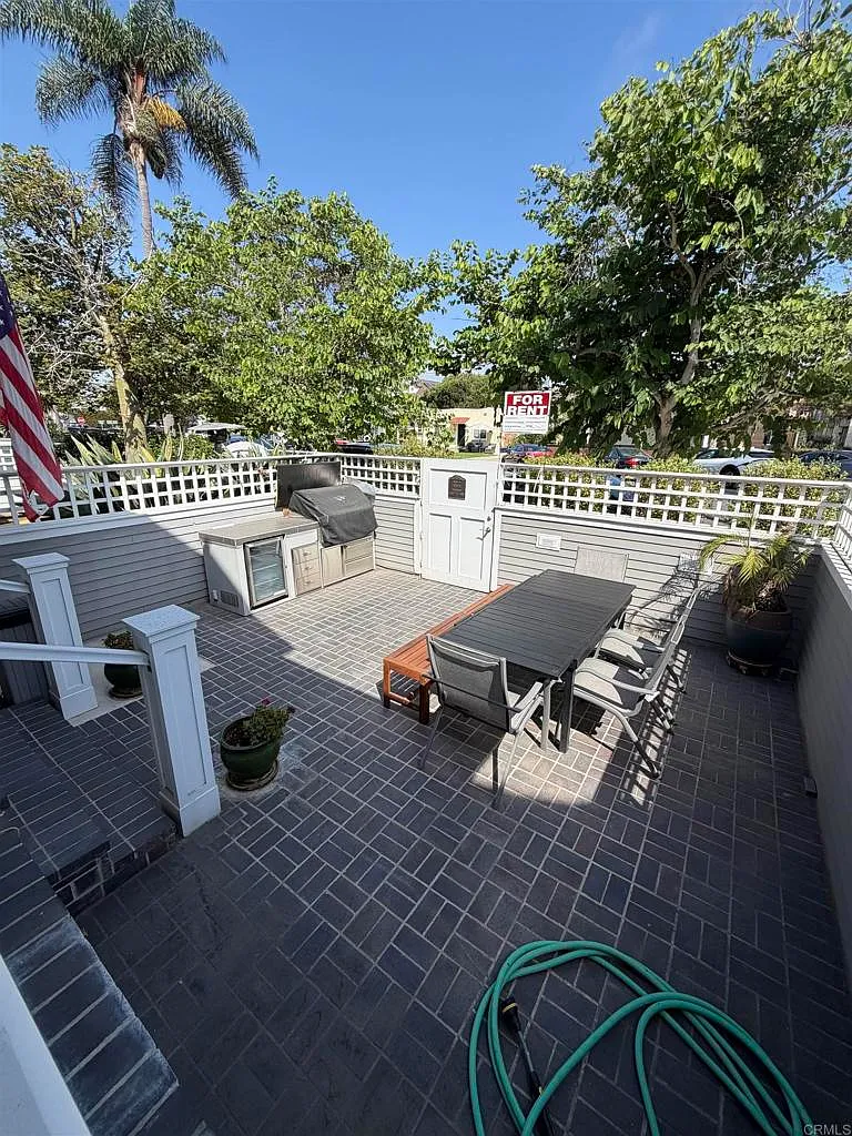 3 bed, 5.0 bath, 1958 sqft, $8,000 — Photo 2