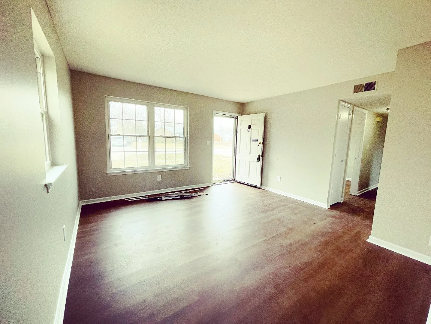 Charming All-Brick Ranch in Okolona! — Photo 4