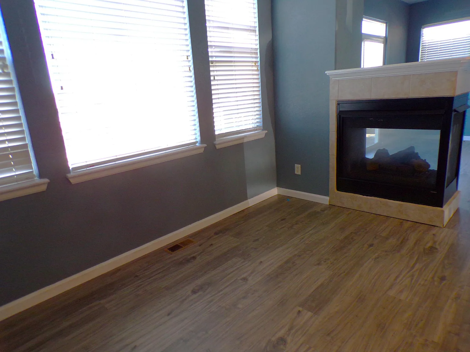 4 bed, 2401 sqft, $2,400 — Photo 4