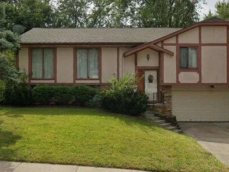 3741 Falcon Dr