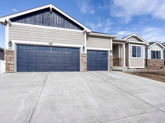 3rd image of 867 Shirttail Peak Dr