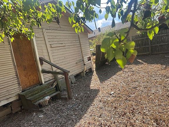 5th image of 1025 E Young St