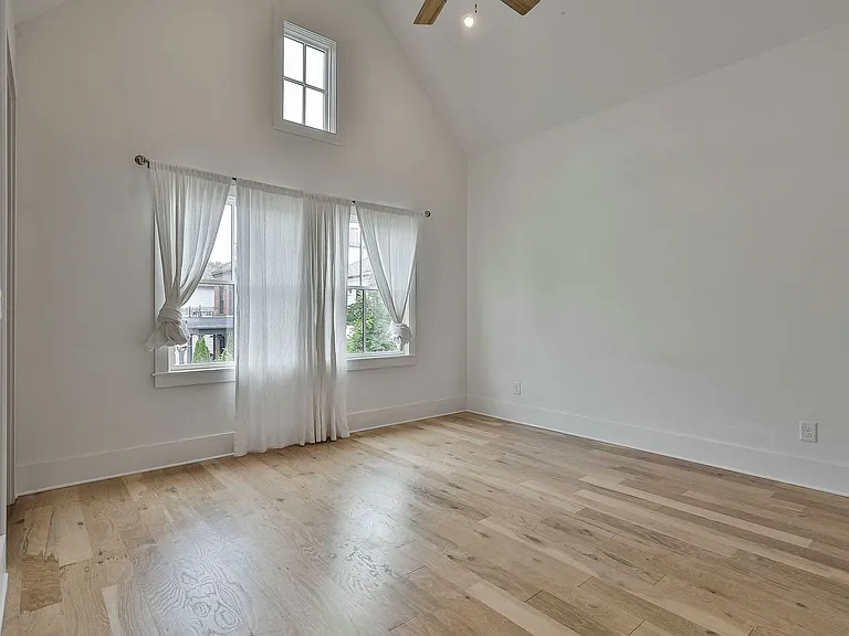 335 Sage Ln — Photo 8