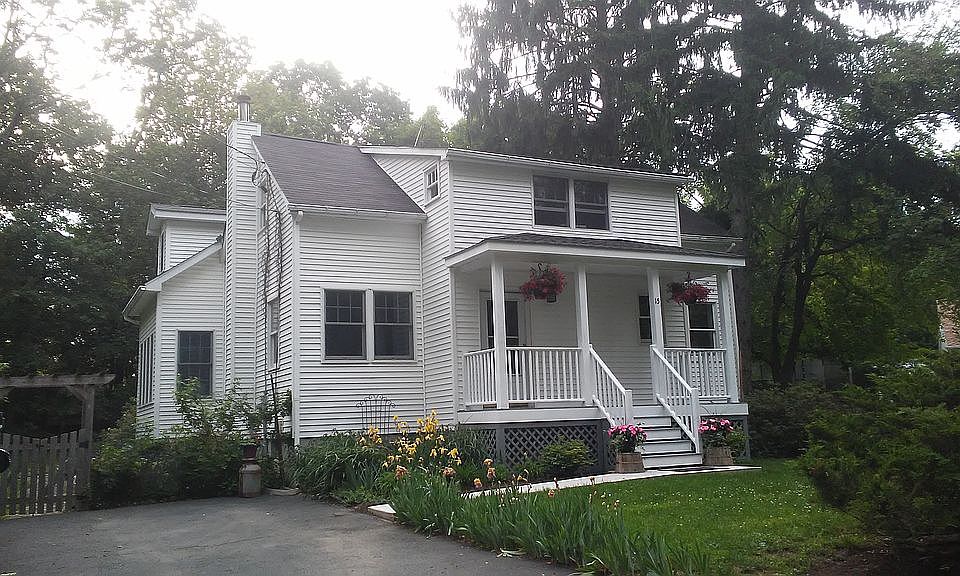 1st image of 15 Buttermilk Falls Ln