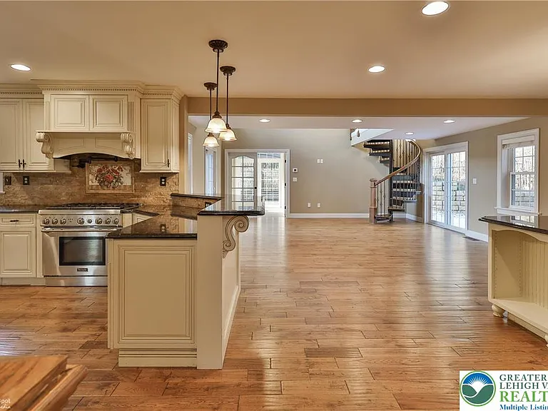 284 Walker Rd — Photo 37