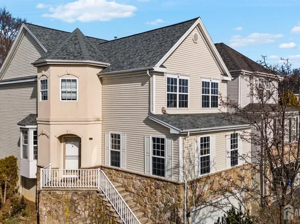 122 Overhill Dr, Parlin, NJ 08859