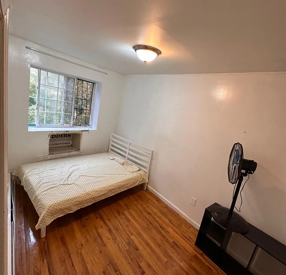3 bed, $1,200 — Photo 2