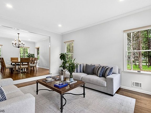 4th image of 865 Madison Ave