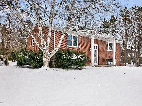 3rd image of 13858 Windemere Dr NW