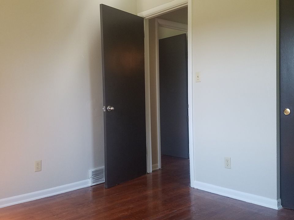 2nd image of 850 Kingsford Rd
