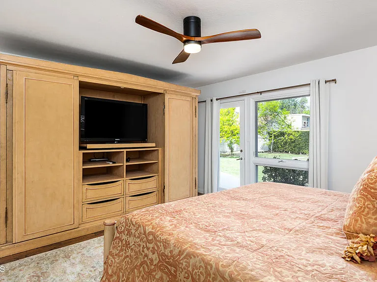 1660 S Oak Knoll Ave — Photo 17