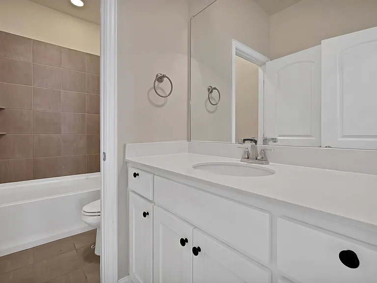 2600 Fairhill Ln — Photo 30
