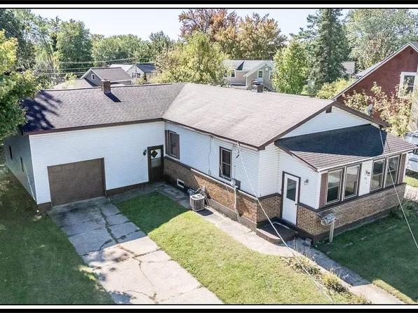 63 W 14th St, Clintonville, WI 54929