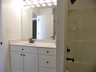 5880 S 700 E — Photo 28