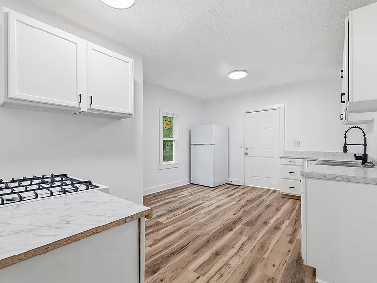 909 Indiana Ave — Photo 10