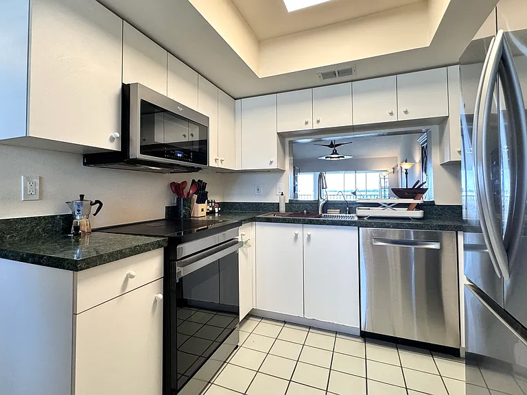 1155 Edgewater Cir — Photo 9