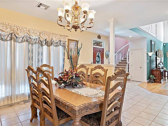 4th image of 166 Oak Manor Ln