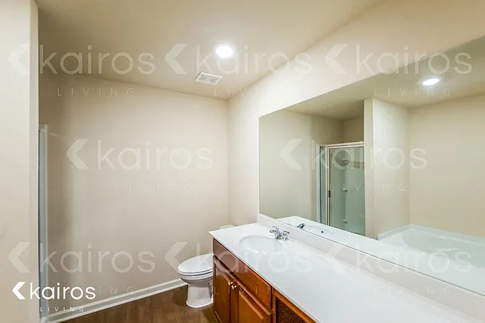 1139 Freedom Pkwy — Photo 13
