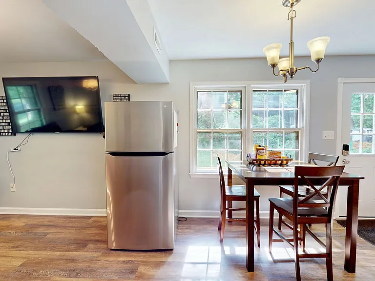 512 Riverwood Rd — Photo 2