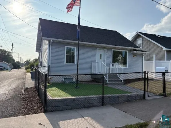 815 7th St, Two Harbors, MN 55616