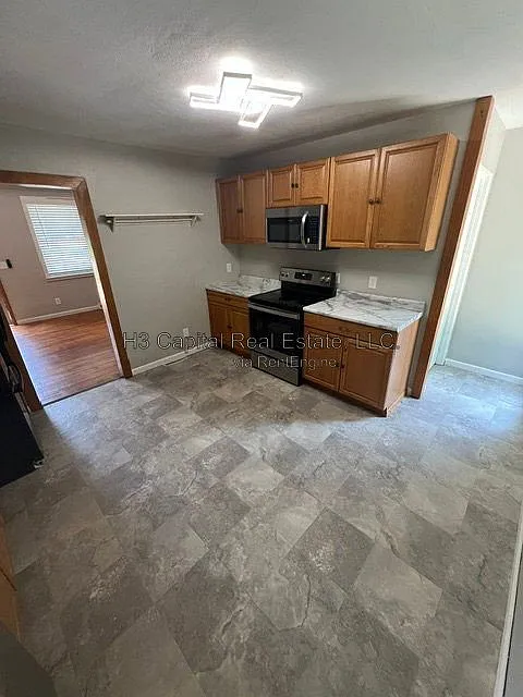 2 bed, 1.0 bath, $1,495 — Photo 3