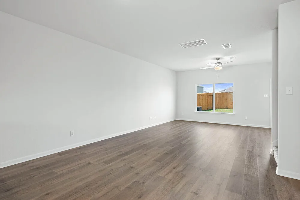 5 bed, 2.5 bath, 2504 sqft, $2,646 — Photo 4