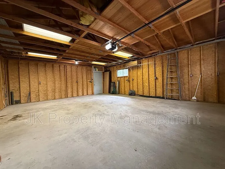2217 1st Ave S — Photo 24