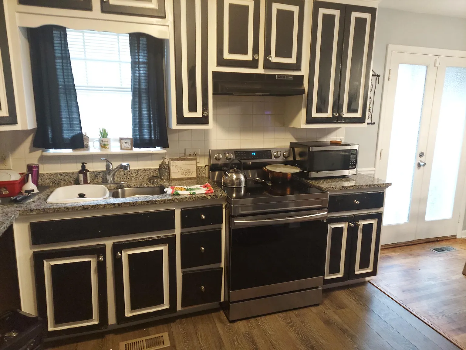 4 bed, 1335 sqft, $2,800 — Photo 2
