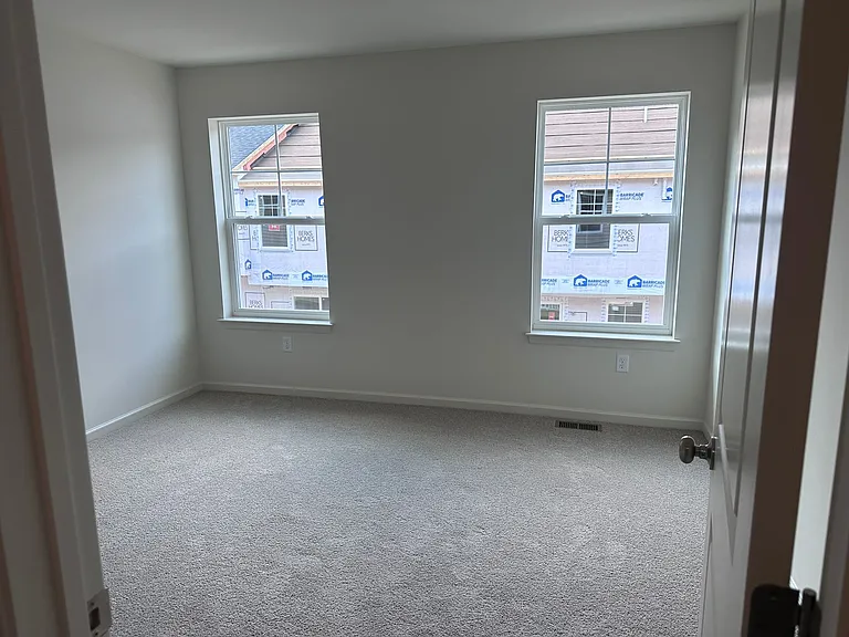 112 Hawley Ct — Photo 13