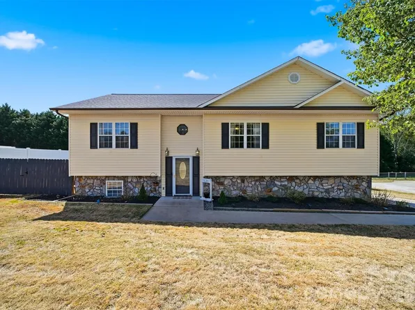 696 Pine Mountain Rd, Hudson, NC 28638