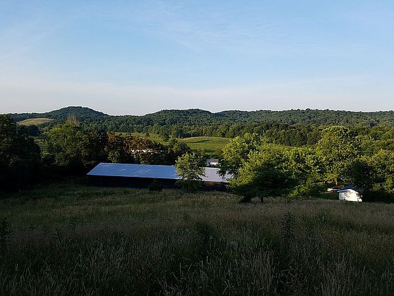 3rd image of 414 Copper Creek Rd