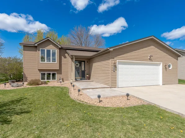 433 Braeburn Dr, Shakopee, MN 55379