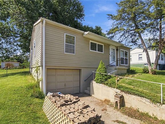 3rd image of 316 N Geronimo Dr