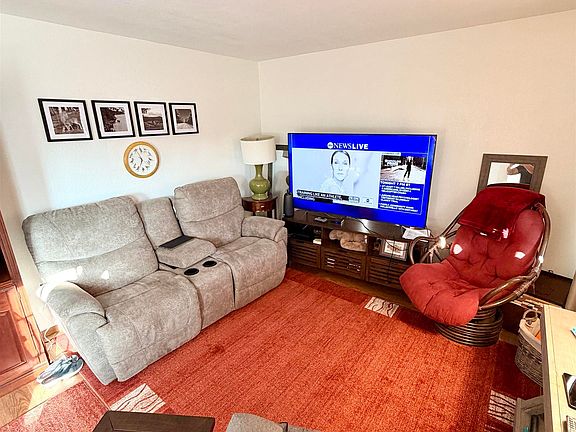 3rd image of 100 Chippewa Dr