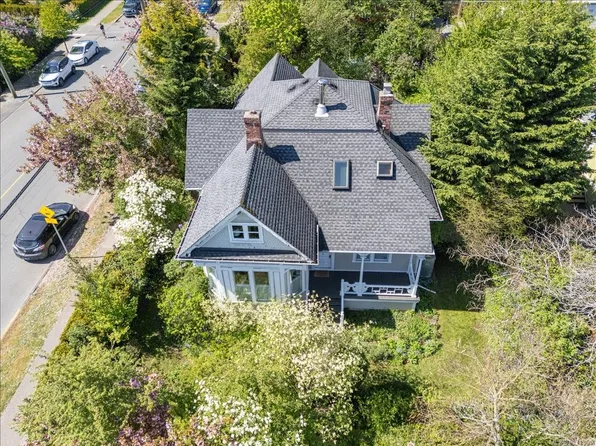 133 Milton St, Nanaimo, BC V9R 2K4