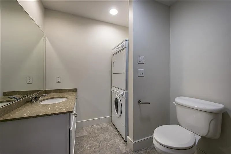 2 bed, 777 sqft, $4,700 — Photo 2