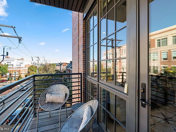 5th image of 521 N Washington St Unit 202