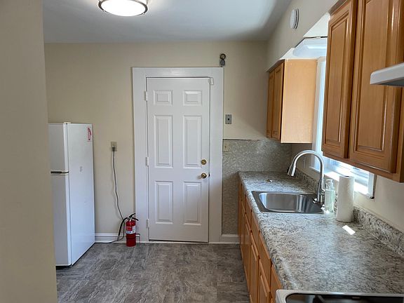 2nd image of 1598 Richmond Ave #B