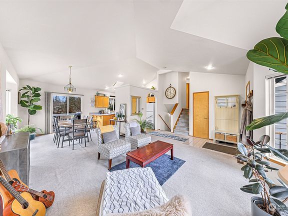 4th image of 9504 53rd Avenue NE