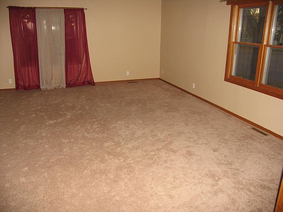 5th image of 216 Sorenson St