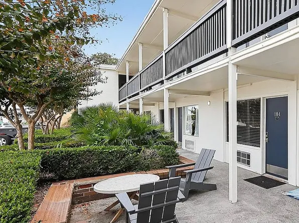 7246 Wrightsville Ave #104, Wrightsville Beach, NC 28480